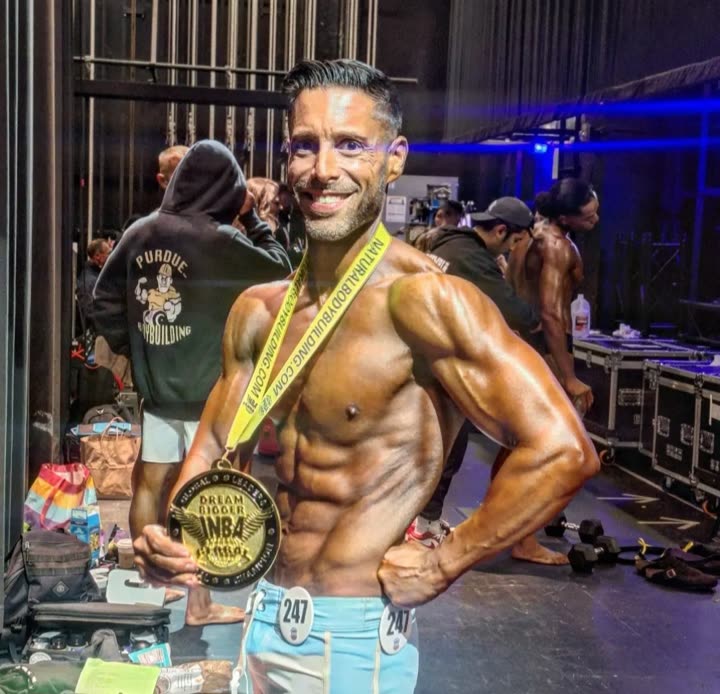 Daniel Cánovas con su medalla